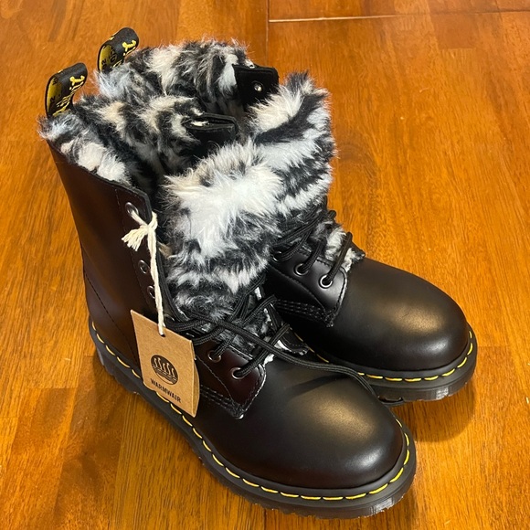 Dr. Martens 1460 8-Eye Serena Boot - Black / Zebra *NWT* - Picture 4 of 10